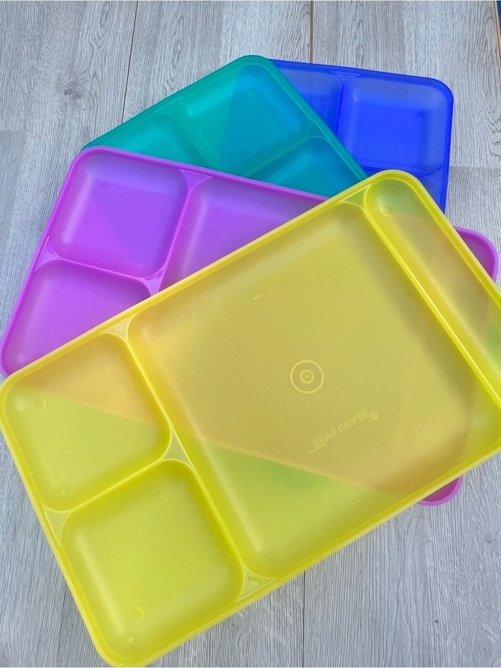 Set of 4 Tupperware Vintage Meal Trays Cafeteria Lap Picnic - Picture 6 of 7